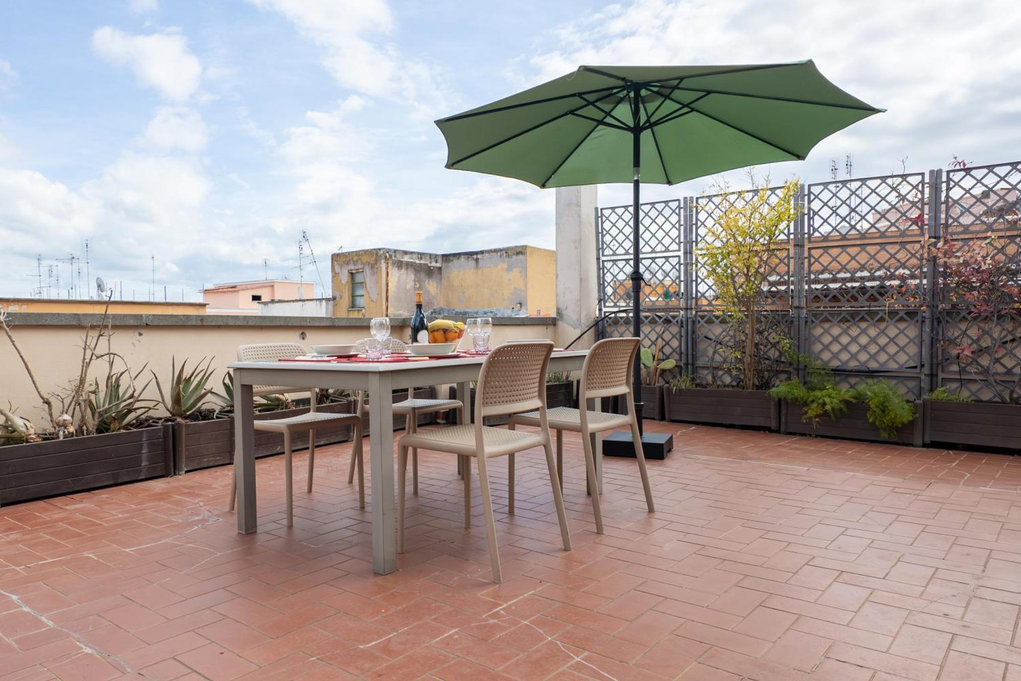 Con Terrazzo - Vicino Centro Di Apartment *
